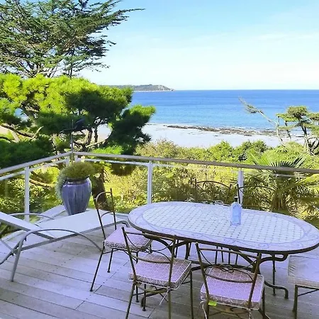 Beautiful 4 Family Overlooking The